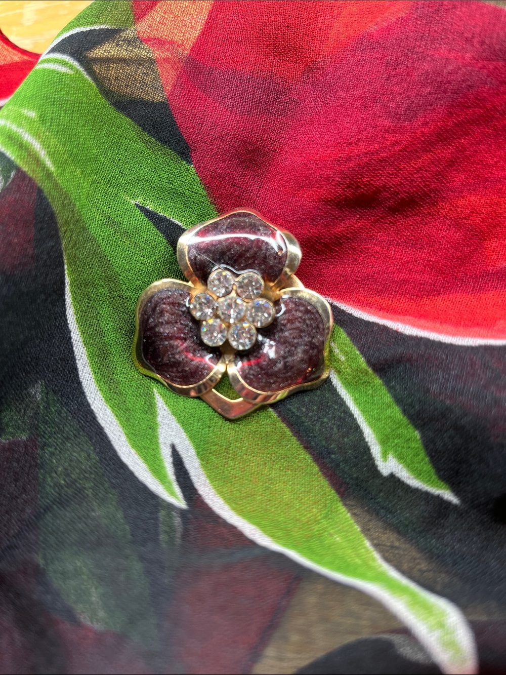 Flower scarf clip, gold tone